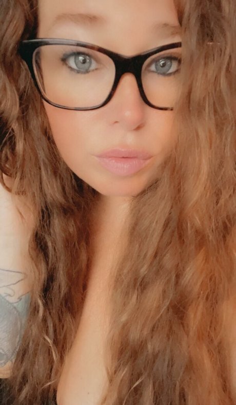 Ivy Mia nude pornstar pic