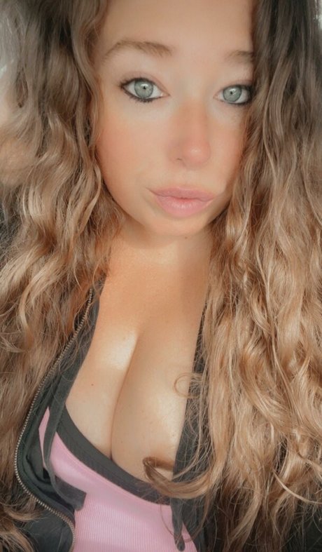 Ivy Mia perfect star gallery