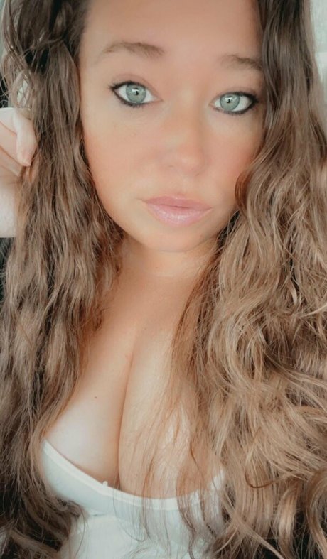 Ivy Mia model porn image