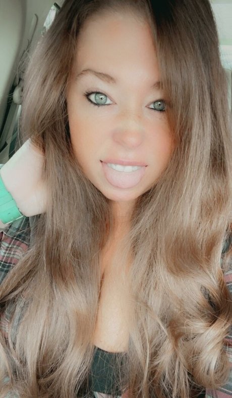 Ivy Mia art model gallery