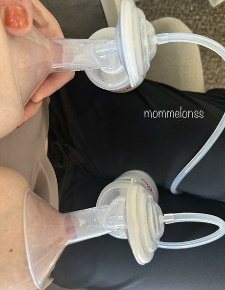 mommelonss model perfect pic