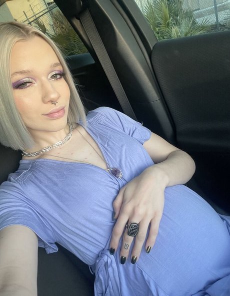 Peachy Shea model best picture