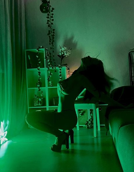 JenniferWilly hot model images