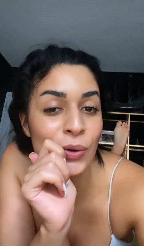 Shirin Azami model pretty image