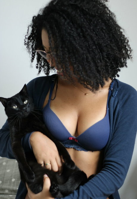 its charl0ttehall model pornographic photo