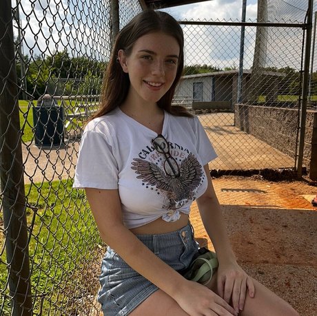 Xohalzy444 naked pornstar image