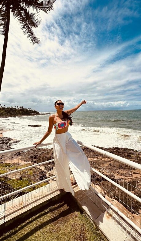 Niara Meirele nude star gallery