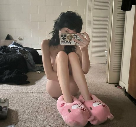 moldiecorpse exclusive actress pics