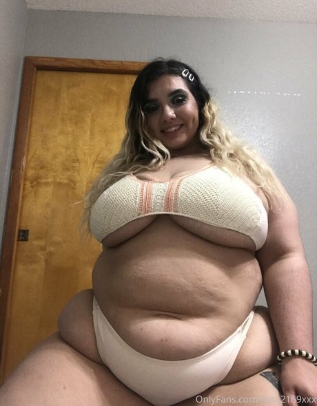 kushunlimited nude star image