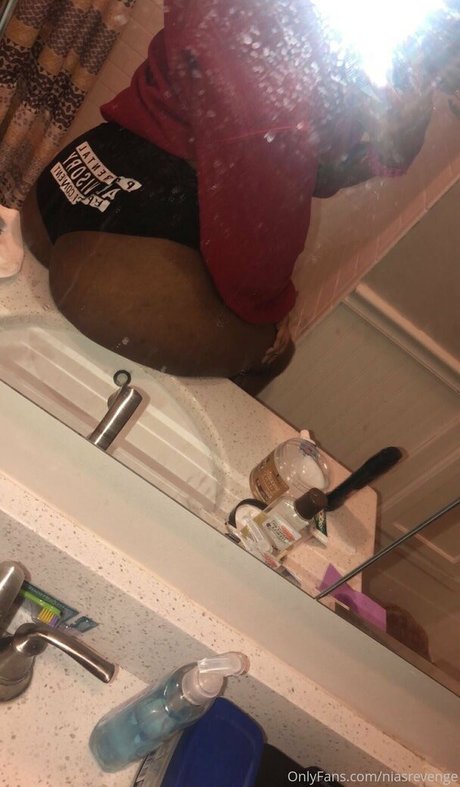 niasrevenge pretty actress photo