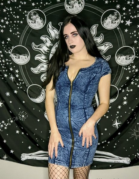 lilgothhunny model nude pics