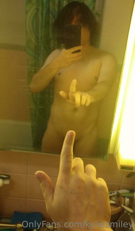 kyliesmiley naked model pictures