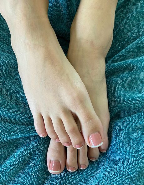 myposedtoes actress pictures