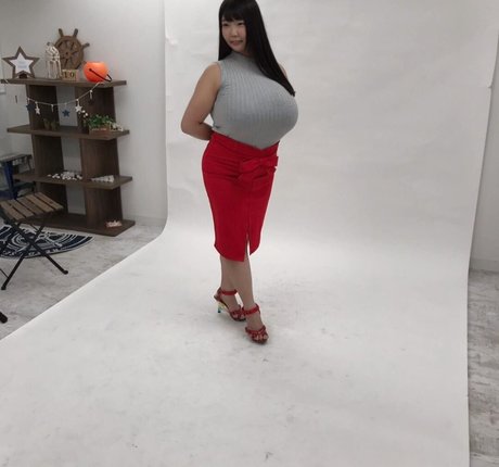 momomomose model naked images