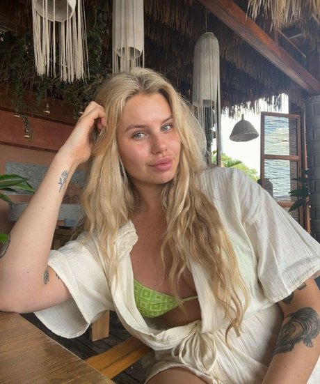 Felicia Aveklew pornstar adult pic