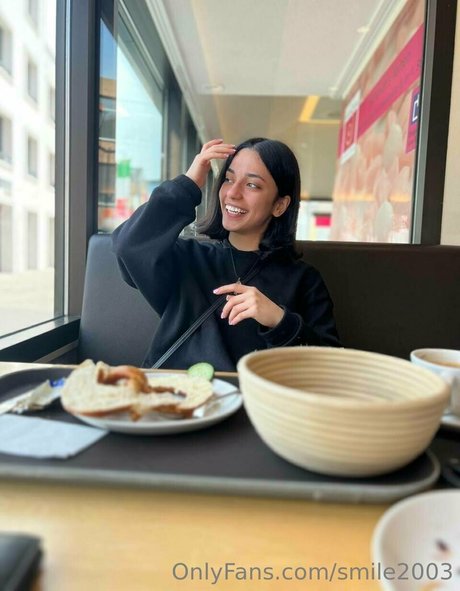 smile2003 model hd photo