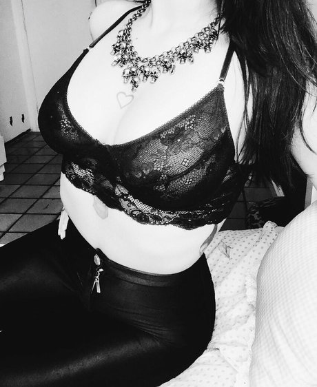 renatapalhanno star hot pictures