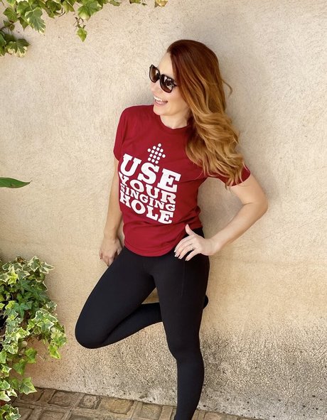 Elizabeth Zharoff art star galleries