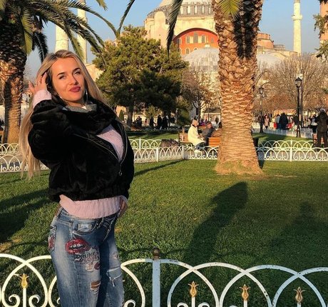 Oksana Mishyna star pretty pics