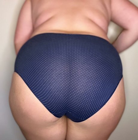 Snacky Thikums model adult galleries