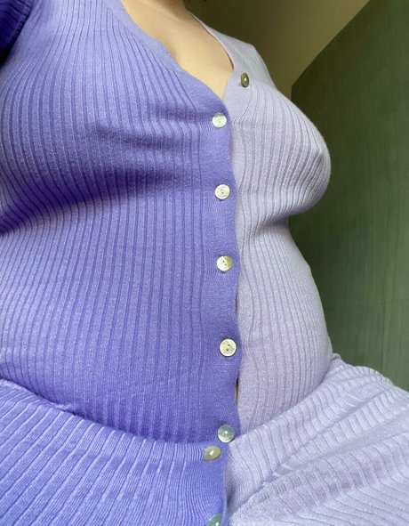 Snacky Thikums naked star photo