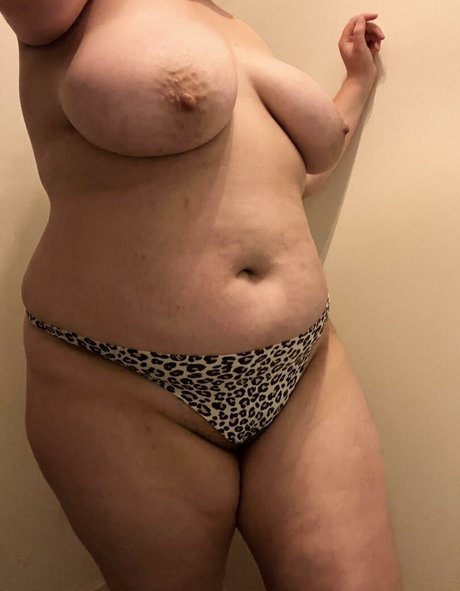 Snacky Thikums hot star img