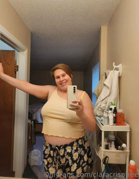 claracrispfree model pretty picture