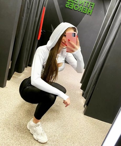 Maria Grensi model naked pic