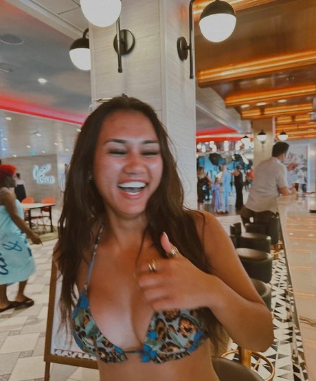 Elva Steinmetz model adult archive