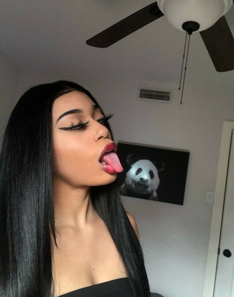 cokax star naked photos