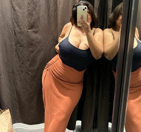 Charu Sharma art model pic