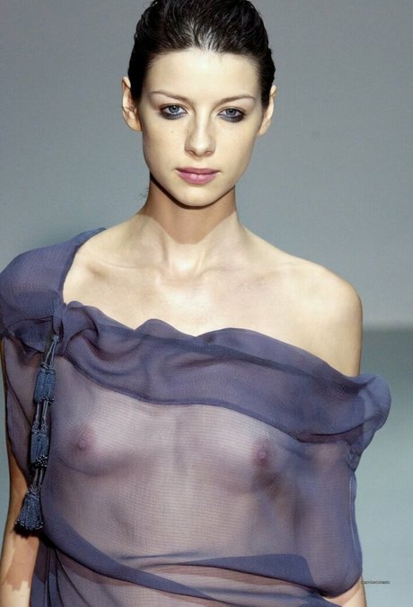 Caitriona Balfe pretty model pic