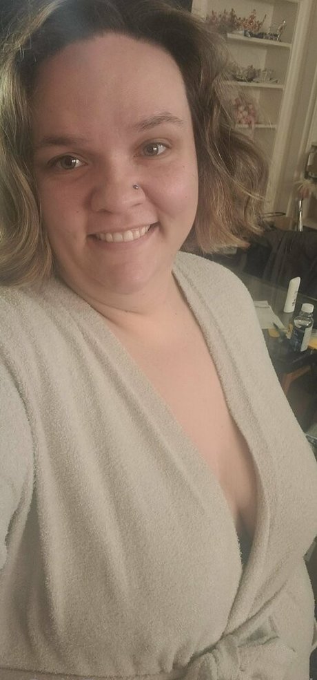 toasterd model exclusive pics