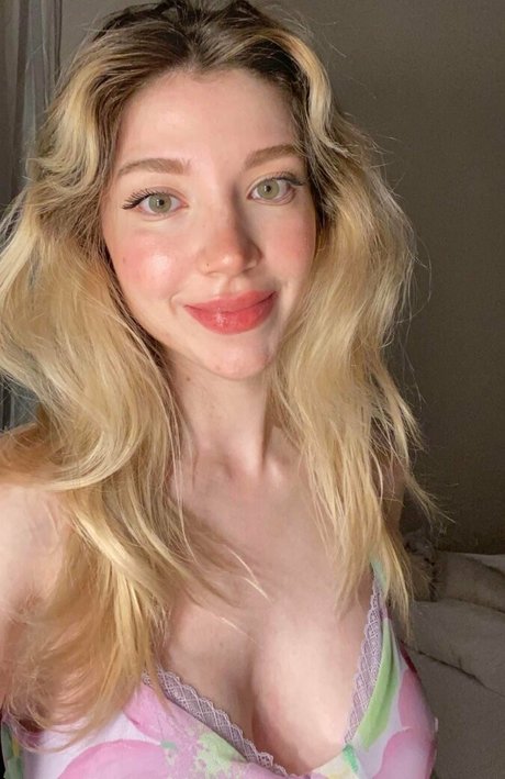 Snowmaiid model exclusive picture