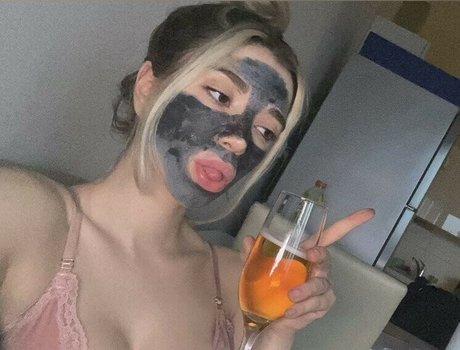 Snowmaiid model high quality photos