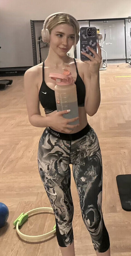 Snowmaiid nude model galleries