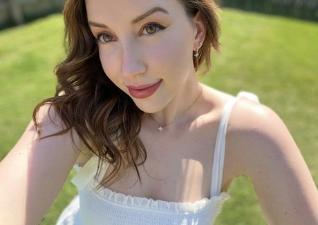 JackieMButler pretty actress photos