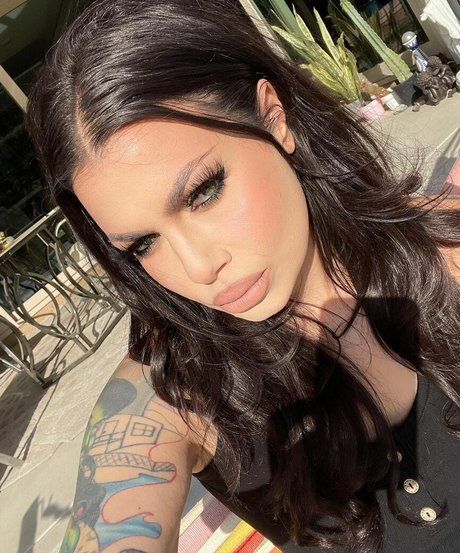 Baileysarian adult model pics