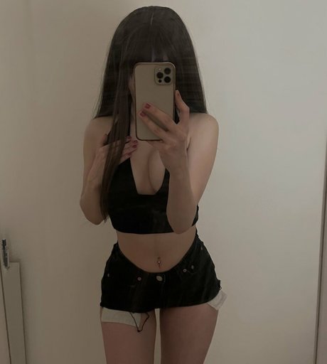 Bnniesxo sexy model image