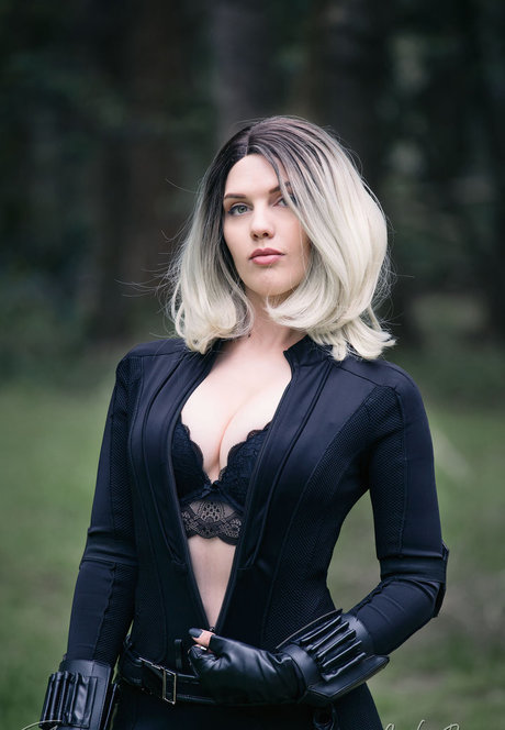 LuckyBonez sexy model gallery