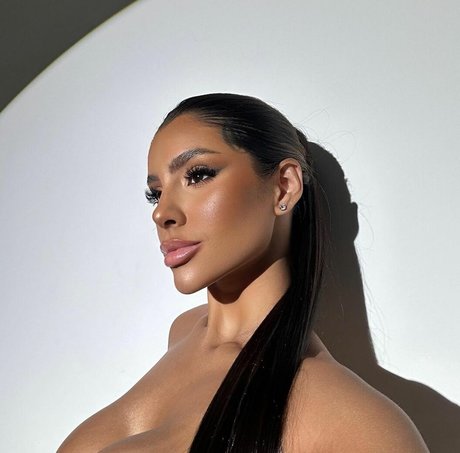 Yris Araujo pornographic model gallery