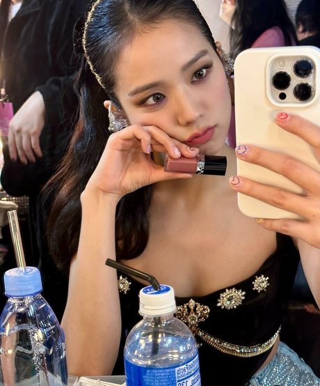 Jisoo star sexy pics