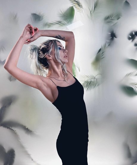 Ai Mori exclusive model photo