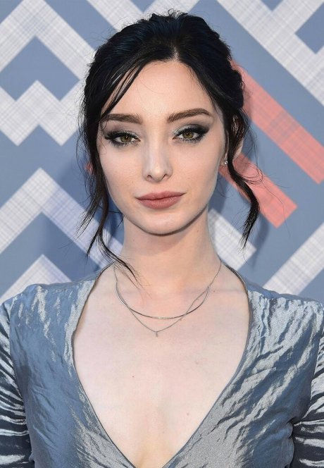 Emma Dumont sex actress photo