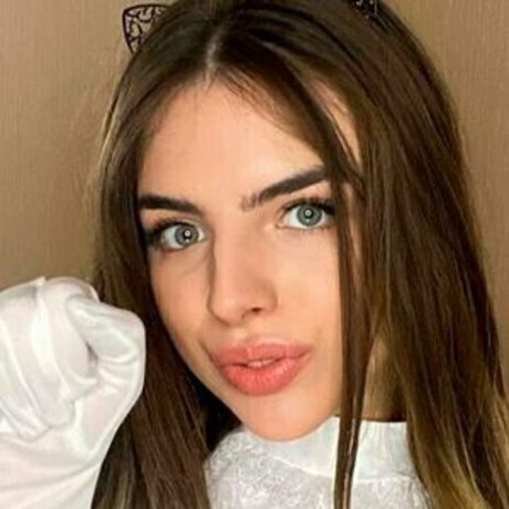 luna amor amor model image