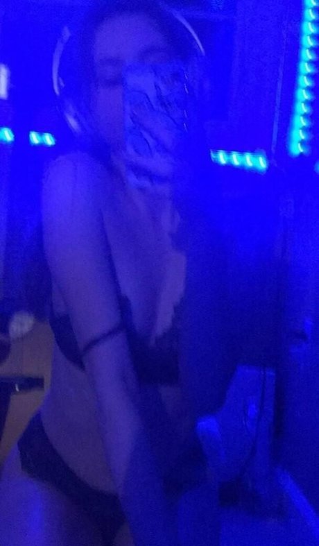 Katiebuggyboo beautiful actress pic