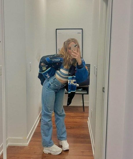 Teagan Croft erotic model img