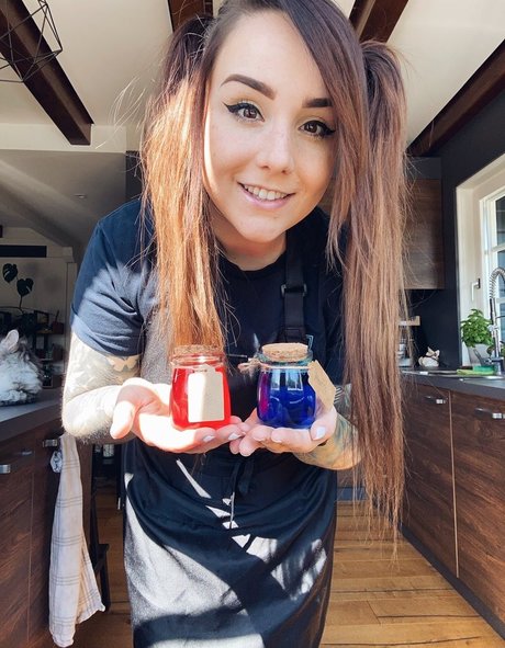 Missrage art model galleries