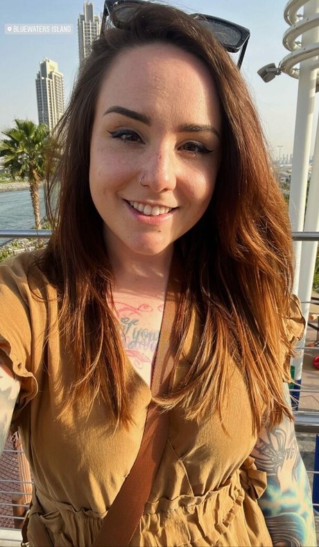 Missrage model erotic picture