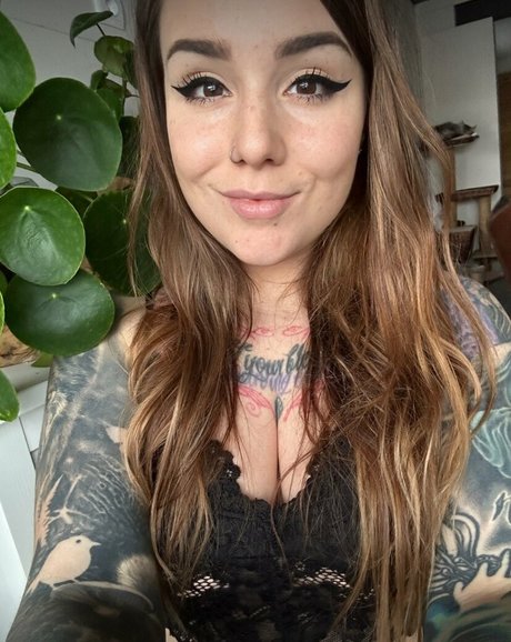 Missrage adult model pictures